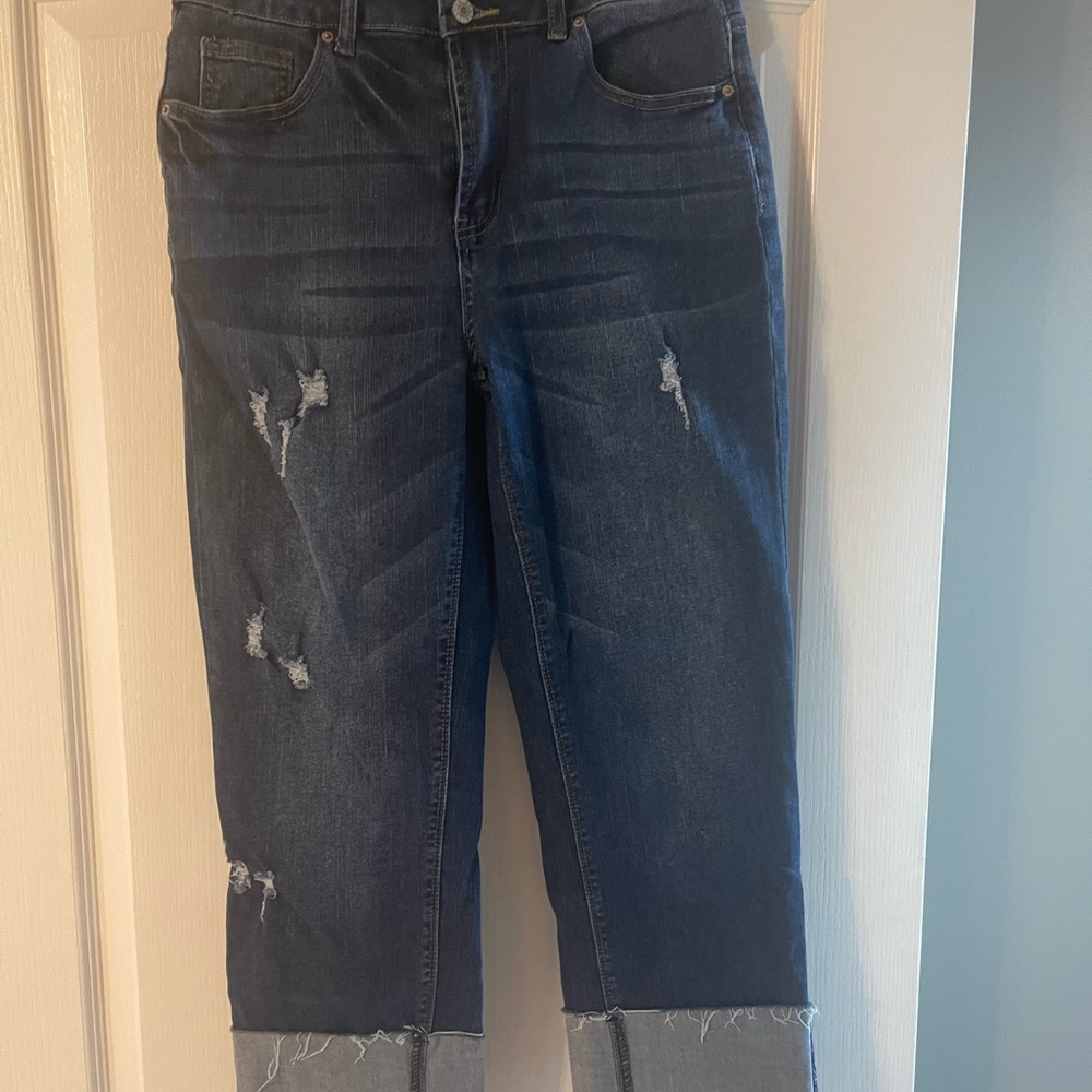 Blue Cropped Ankle Jeans with Classic Texture